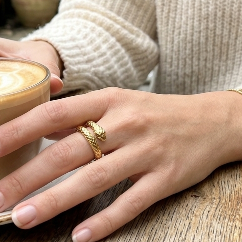 Adjustable Antitarnish gold snake ring Hand