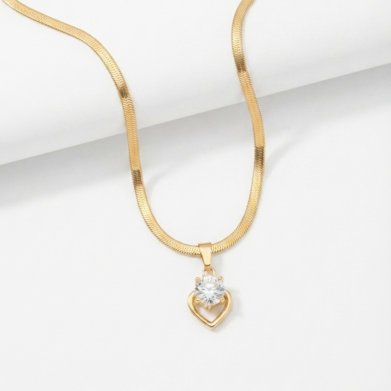 Antitarnish gold chain necklace with a small heart-shaped pendant
