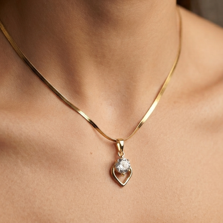 Antitarnish gold chain necklace with a small heart-shaped pendant featuring a clear central gemstone