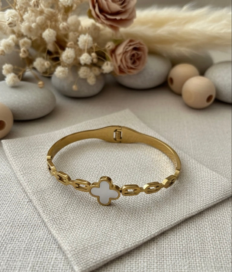 Elegant Clover Bracelet