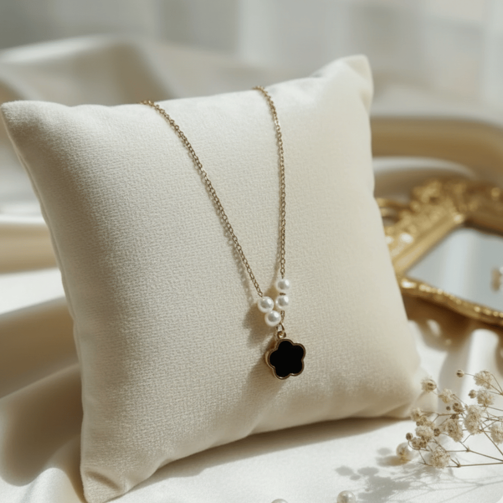 Black Clover Pearl Pendant necklace